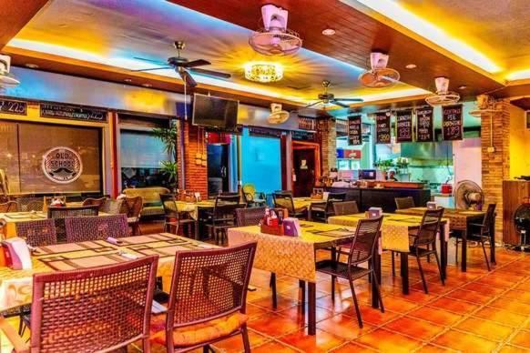 Jolly Guesthouse & Restaurant Pattaya Exterior photo